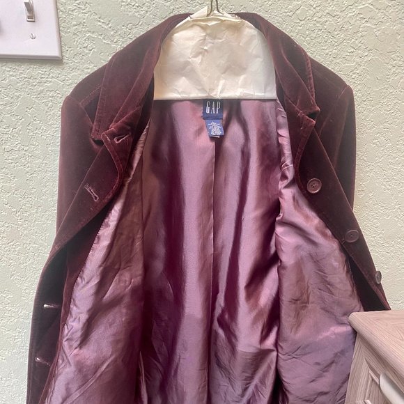 Gap. Large red velour lined jacket. - Picture 2 of 3